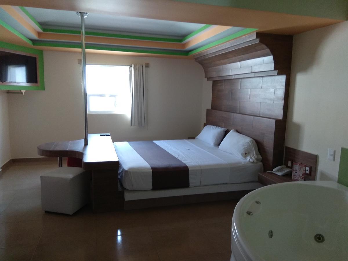 Hotel Rubi Манзанило Екстериор снимка