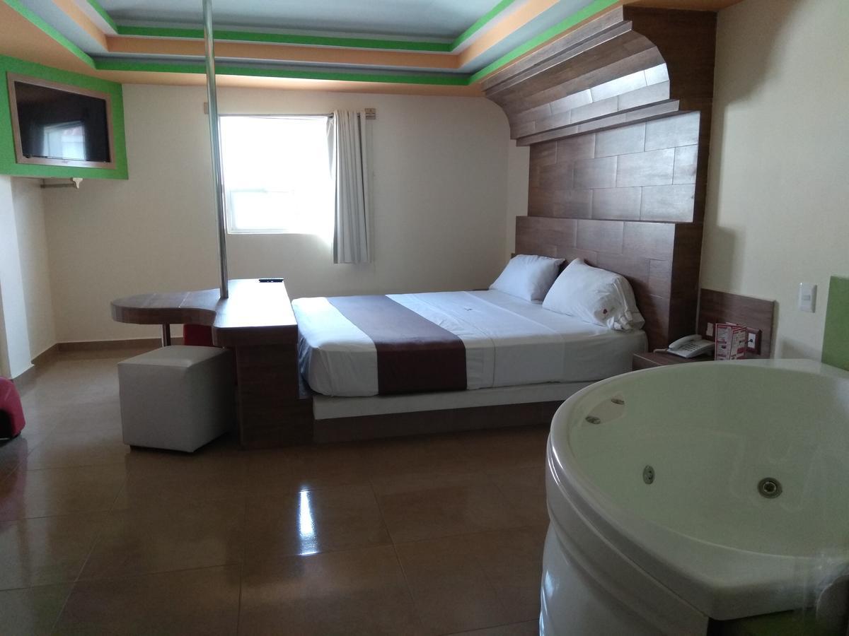 Hotel Rubi Манзанило Екстериор снимка