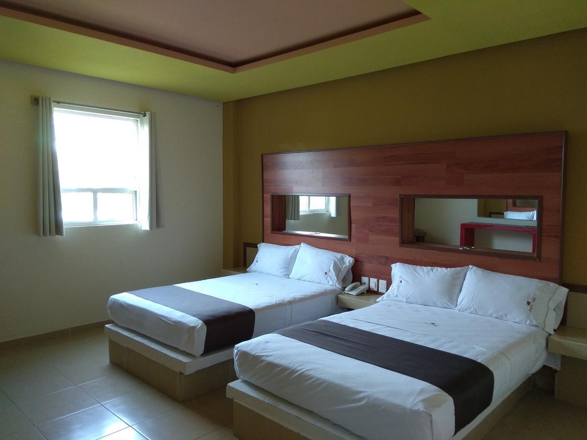 Hotel Rubi Манзанило Екстериор снимка